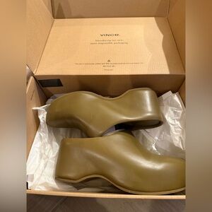 Vince Sage Green Slip-On Isa Leather Clogs Cypress 7.5